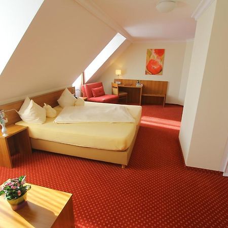 Abasto Hotel Eichenau ภายนอก รูปภาพ