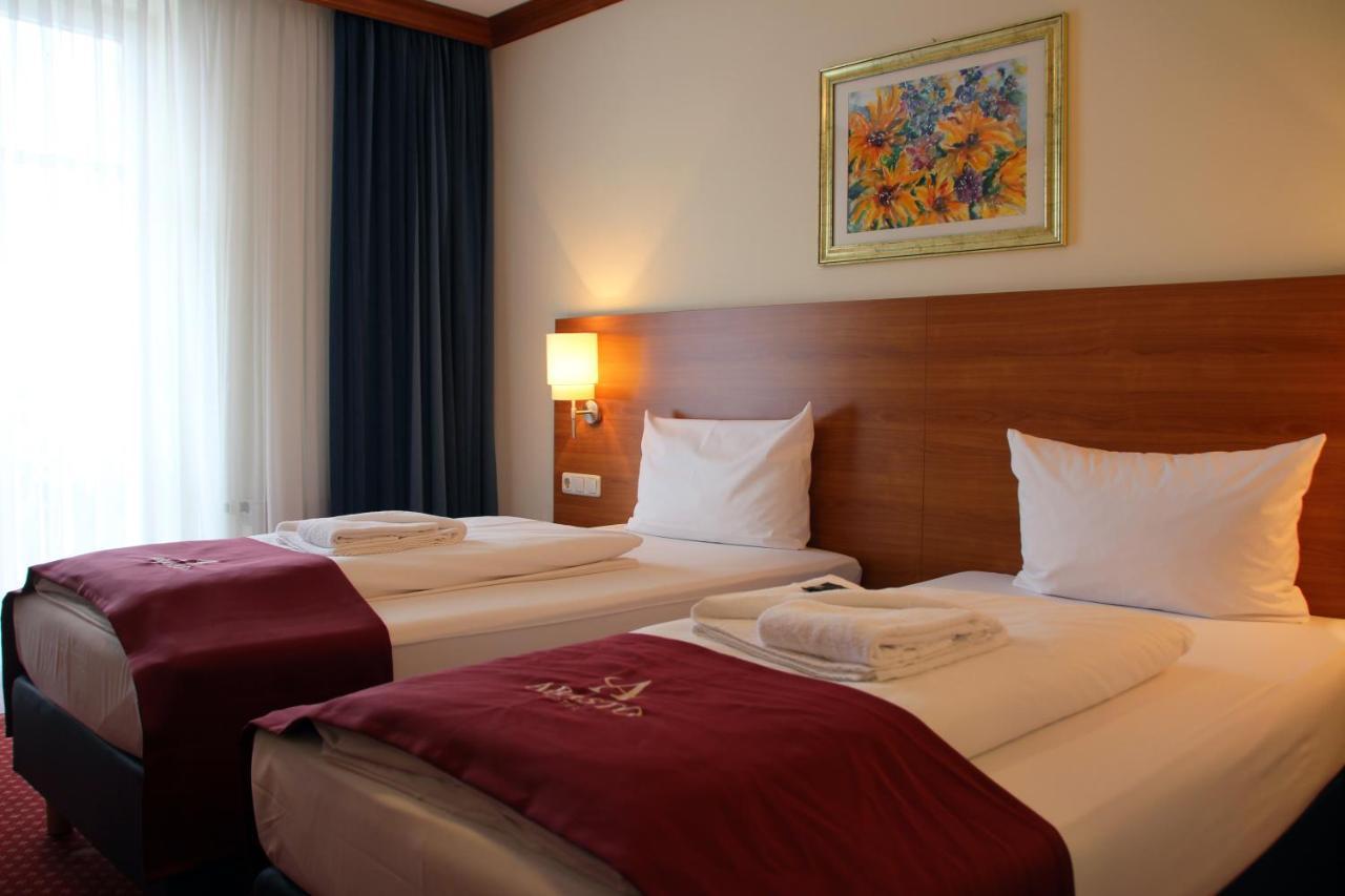Abasto Hotel Eichenau ภายนอก รูปภาพ